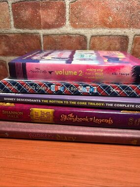 5 Book Lot - Girls Teen/Young Adult/Middle School Disney, Ever After High..
